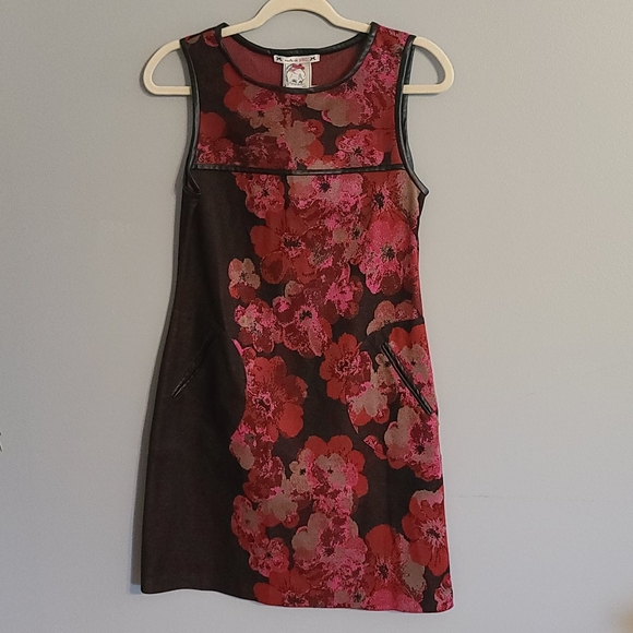 Gorgeous Floral dress with leather piping - Picture 3 of 10